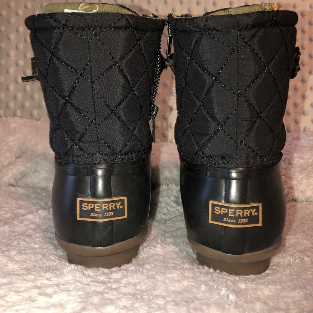 8.5 W Sperry women’s duck boots